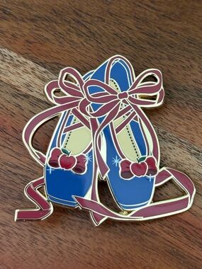 Pink à la mode PALM Disney Princess Snow White Ballet Slippers pin